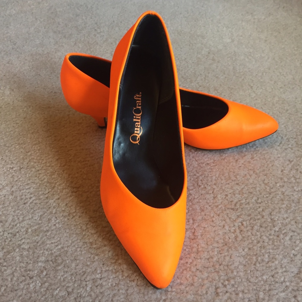 Eye-popping neon orange vintage pumps 80s